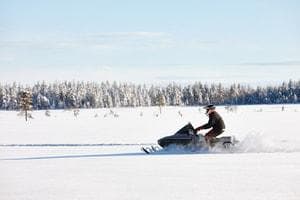 snowmobiling, Waukegan personal injury attorney, snowmobiling accidents, snowmobiling injuries, dangerous winter activities